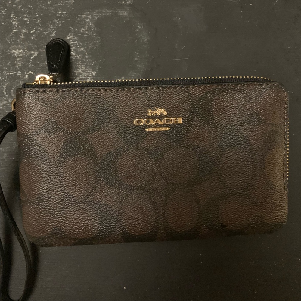 Coach wristlet wallet